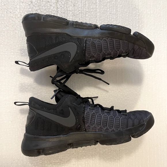 Nike Boy KD 9 sneaker, Size 3Y - Picture 2 of 8